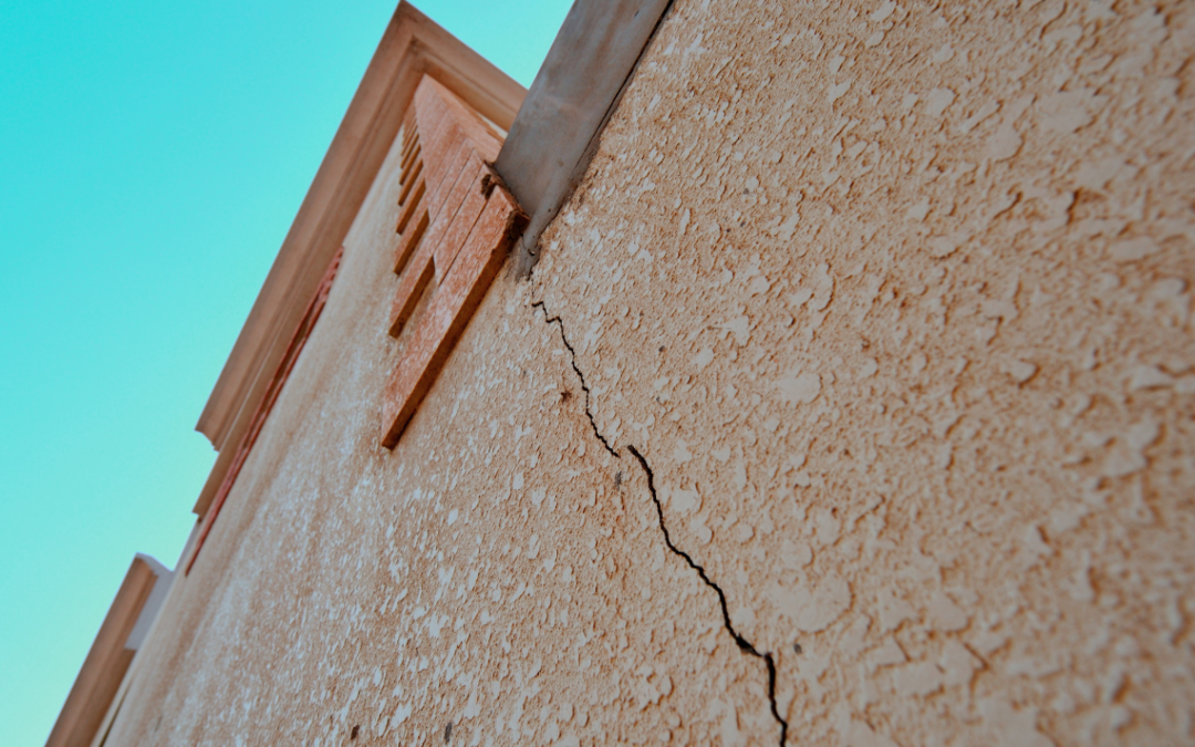 Fissures dans une maison : quand peut-on invoquer la garantie décennale ?